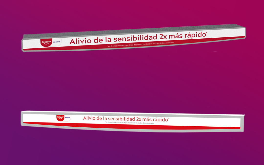 Cenefa L abajo fabricada en PET impresión directa al espejo, screen para color blanco, colaminado de mylar plata, termo doblada